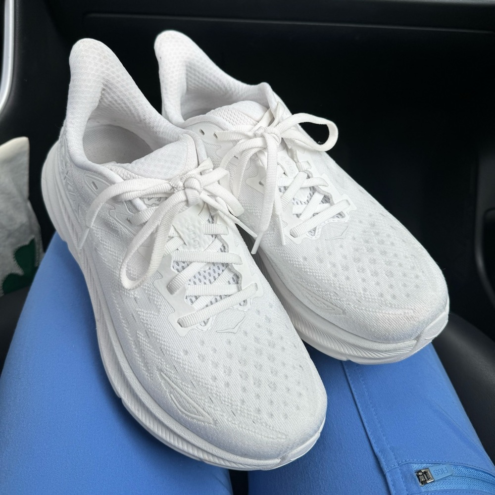 Women’s Clifton 9s all white
